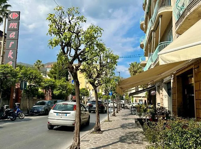 アパート Hostdomus - Casa Corallo アラッシオ